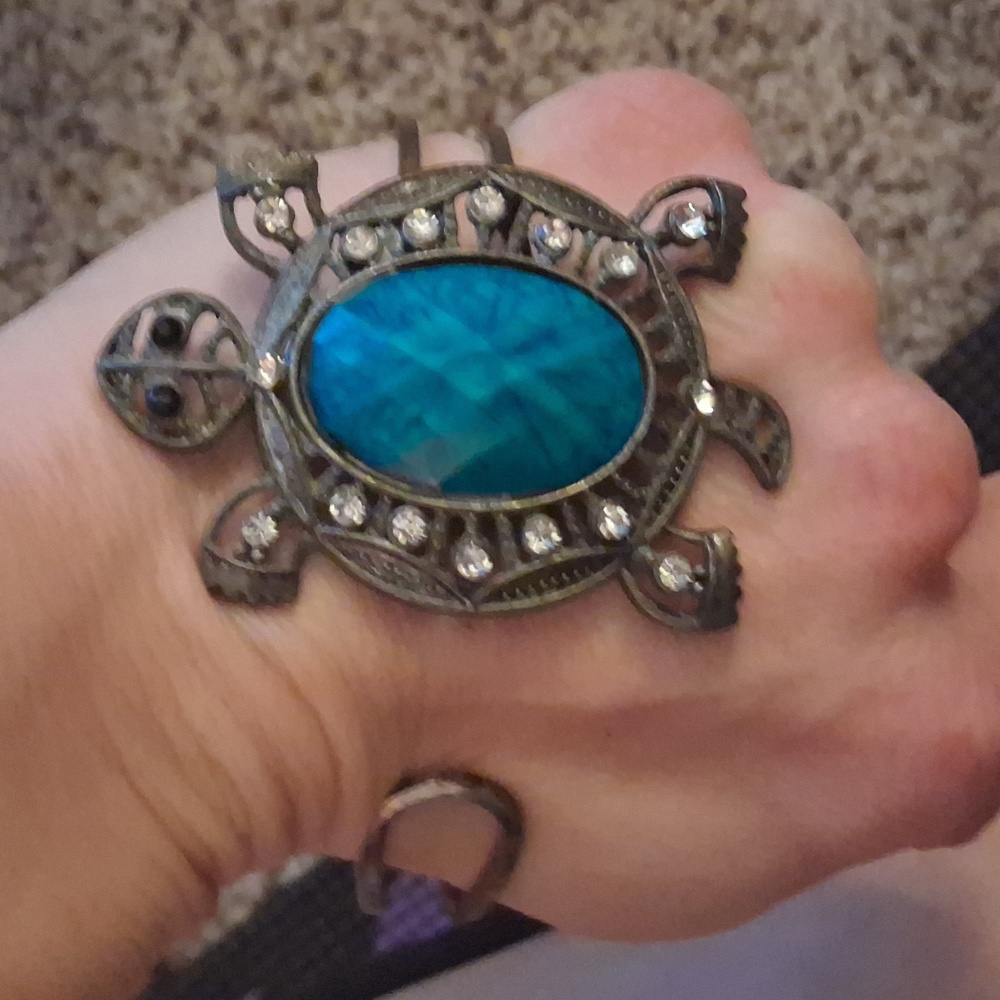 Turquoise Turtle Bracelet - Picture 2 of 3